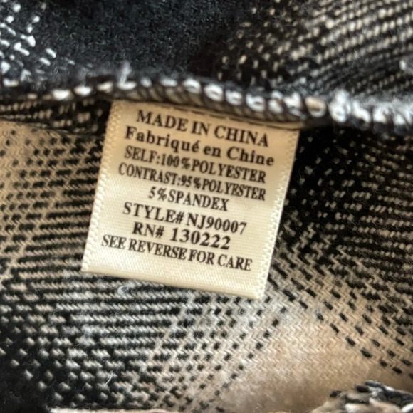 Altar'd State Plaid Hooded Jacket Shacket Size Large Cozy Comfy Outdoor - Picture 4 of 4